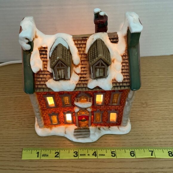 Dickensville Vintage Village Ratcliffe House  2 Story Brick Stone Detail Lighted - Picture 10 of 11